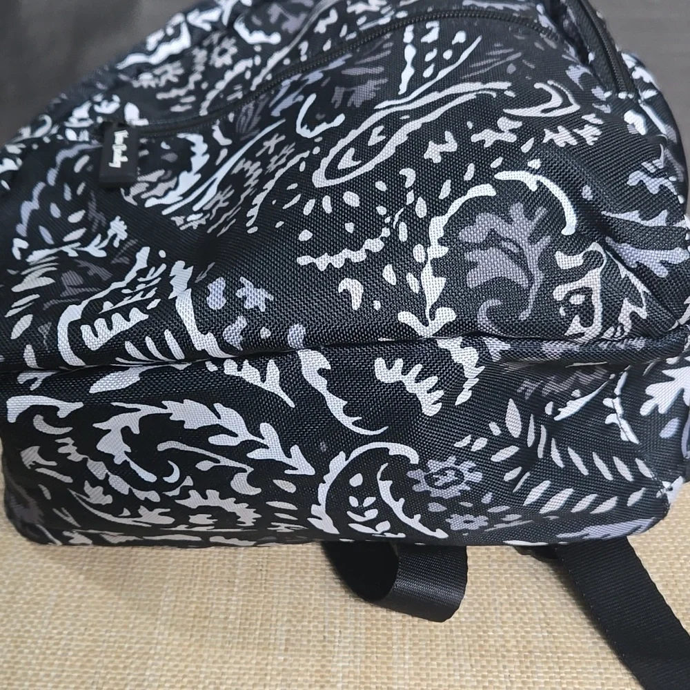 Vera Bradley Monochrome Paisley Backpack EUC
